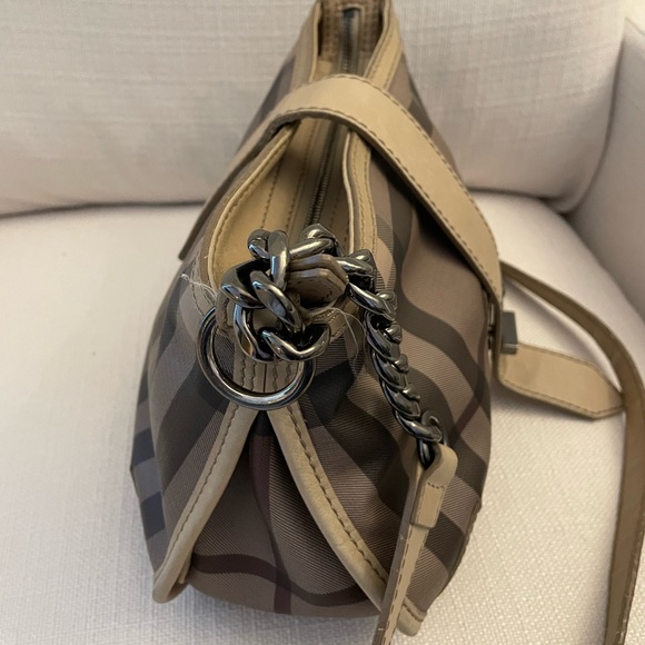 Burberry bag. Used/fair condition - Picture 4 of 8